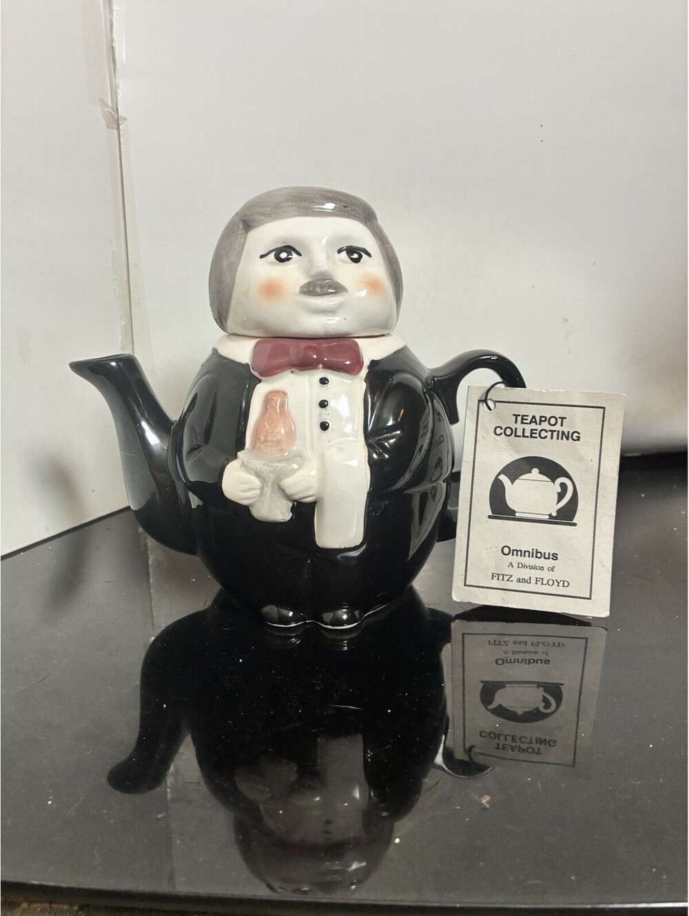Omnibus Fitz and Floyd Waiter Butler Tea Pot/Bottle and Towel Tuxedo Collectable